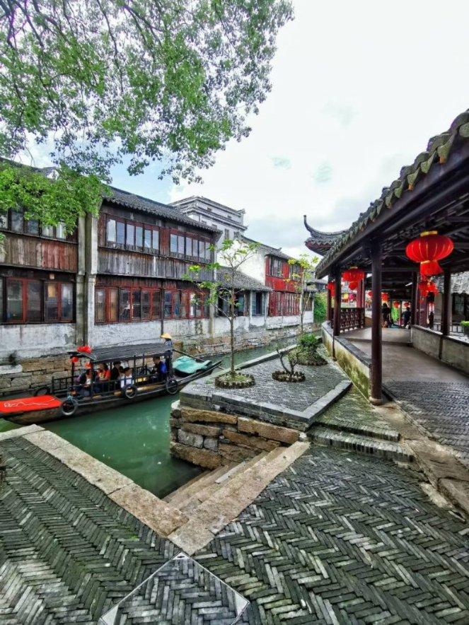 玩具店里的娃娃